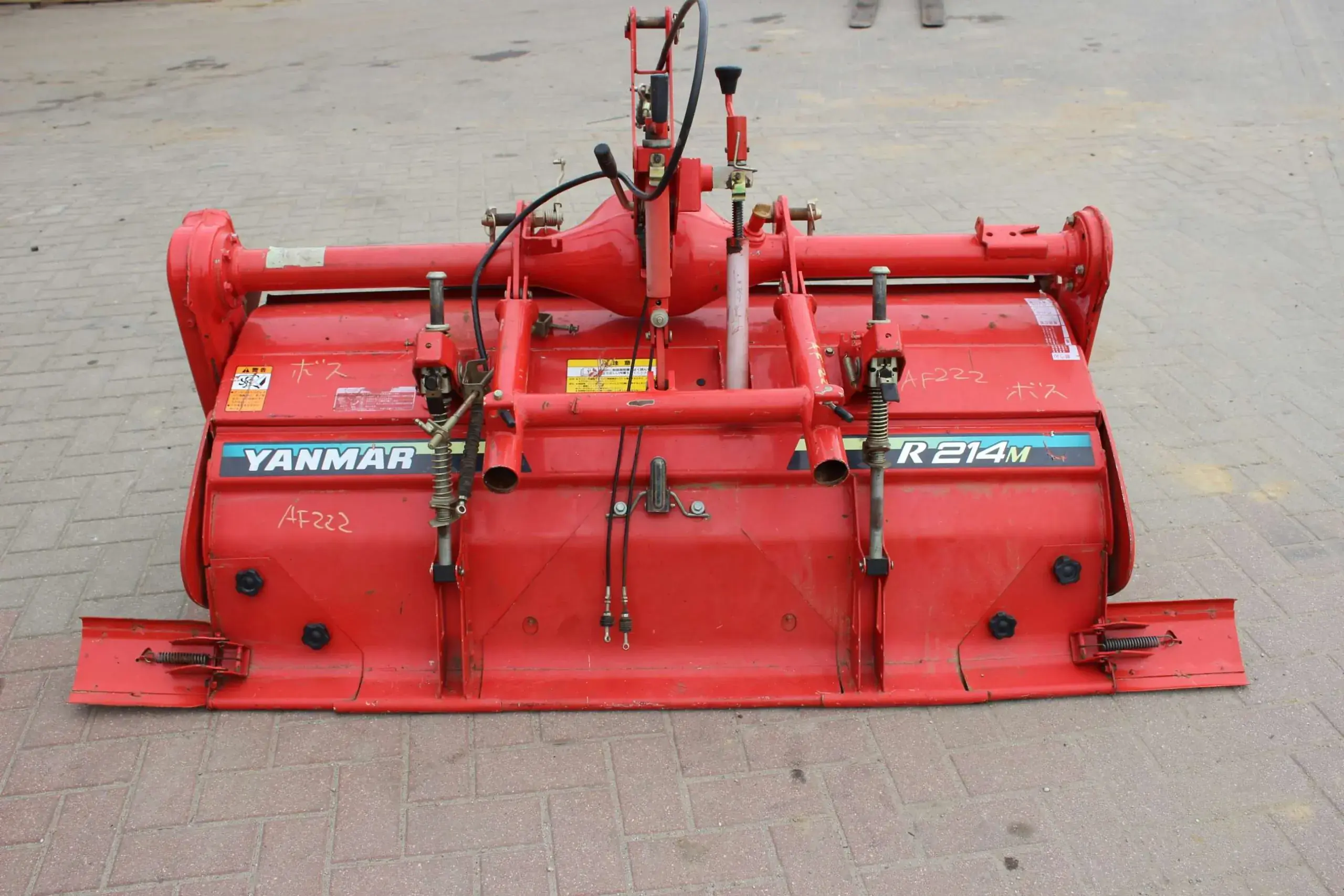 Glebogrzyarka Japońska Yanmar_R214M